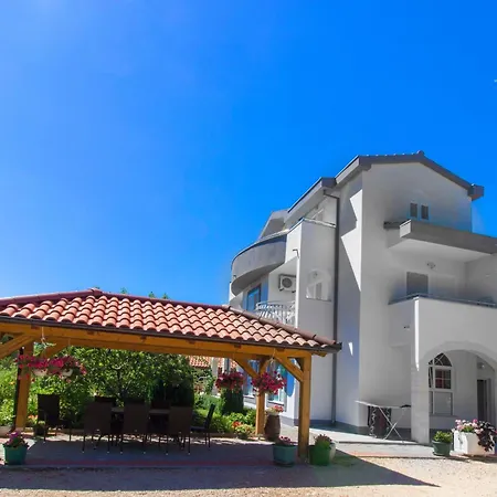 Appartement Apartment Apartmani Vesna Grebastica By Interhome