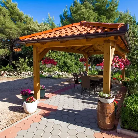 Appartement Apartment Apartmani Vesna Grebastica By Interhome