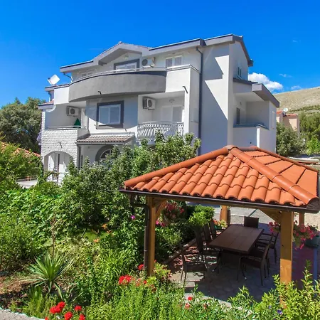 Apartment Apartmani Vesna Grebastica By Interhome Grebaštica