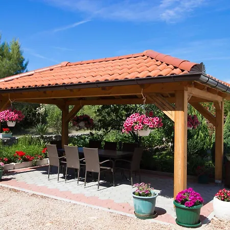 Apartment Apartmani Vesna Grebastica By Interhome *