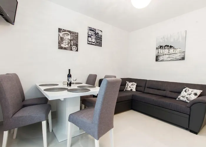 公寓 Apartment Apartmani Vesna Grebastica By Interhome *