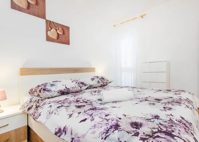 Apartment Apartmani Vesna Grebastica By Interhome *