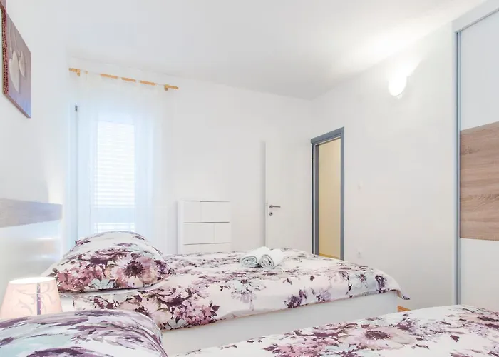 דירה Apartment Apartmani Vesna Grebastica By Interhome *