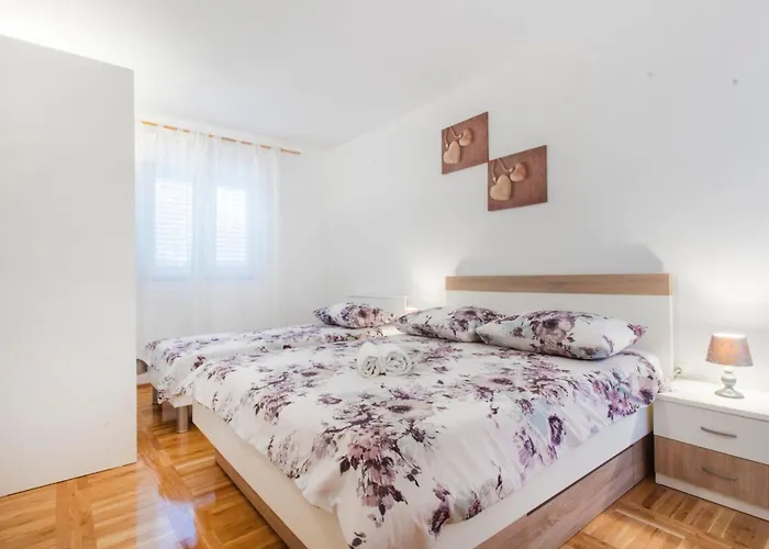 Apartment Apartmani Vesna Grebastica By Interhome דירה