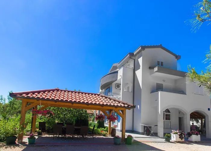 דירה Apartment Apartmani Vesna Grebastica By Interhome