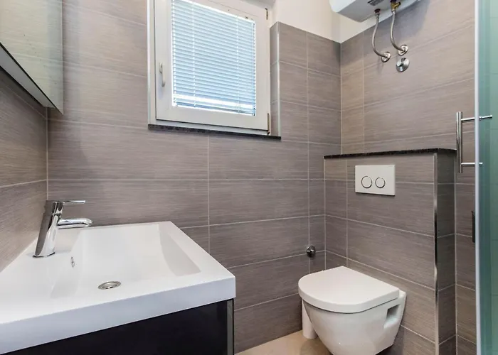 Apartment Apartmani Vesna Grebastica By Interhome *