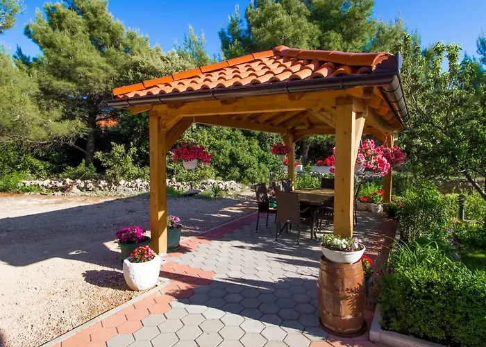 דירה Apartment Apartmani Vesna Grebastica By Interhome