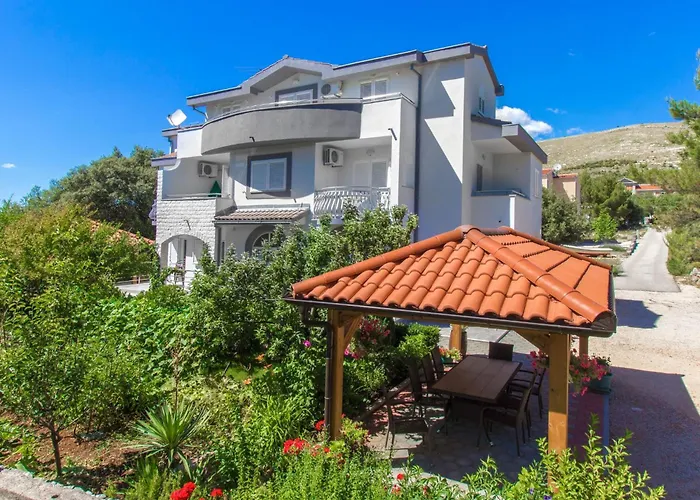 Apartment Apartmani Vesna Grebastica By Interhome Grebaštica